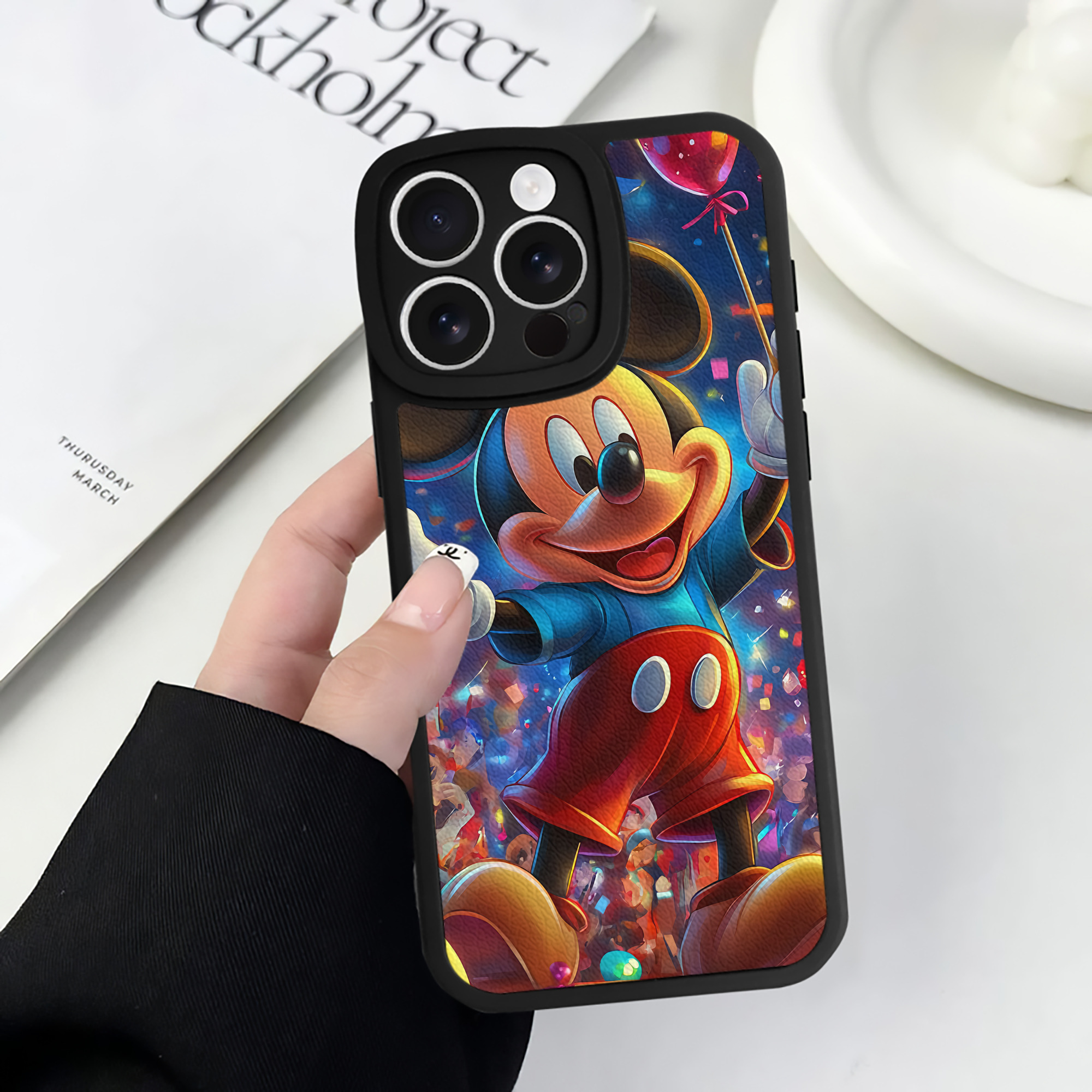 （画像用） ミッキーマウス Mickey Mouse 【iPhone 16シリーズ対応】シリコンスマホケース（レザー調） 材質：シリコン
